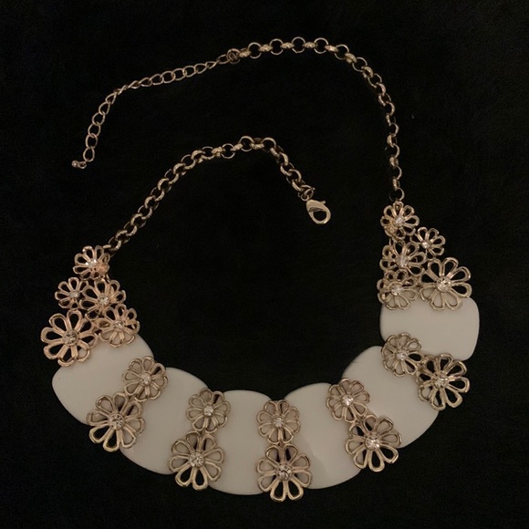 Macy's Jewelry - NWOT Macy’s Statement necklace